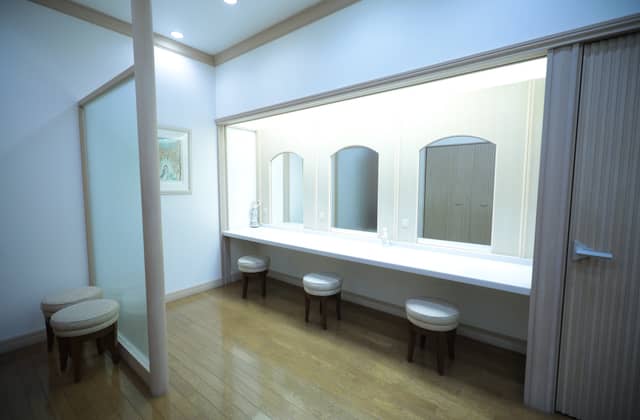 大阪アンジェリカノートルダム|美女と野獣、プリンセス、ディズニー風の世界観で叶える結婚式が叶う場所