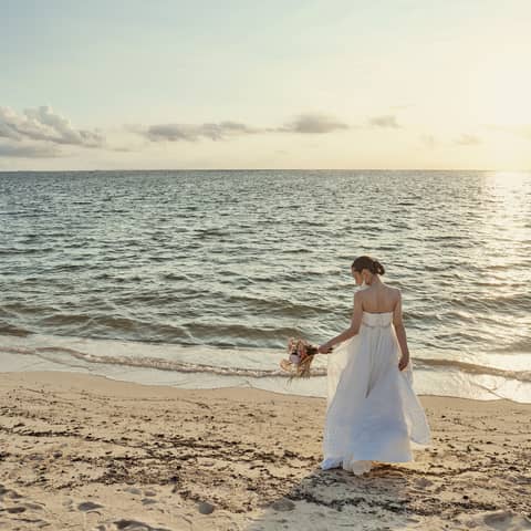 【公式】ヴォヤージュ ドゥ ルミエール 北谷リゾート|沖縄 北谷 結婚式場