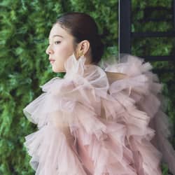 新大阪の結婚式場 | デュクラス大阪【公式】 - FiveStar wedding　 お色直しを彩るカラードレスも充実のラインナップよりセレクトしご提案します。ヘアメイクも新婦様の魅力を引き立てるように。