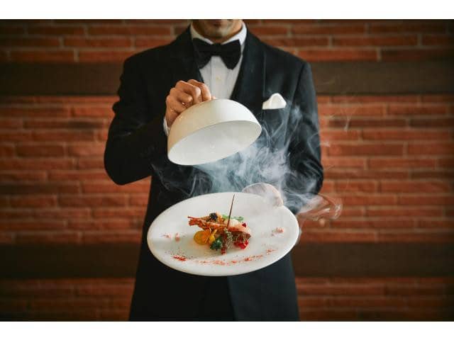 大阪アンジェリカノートルダム|美女と野獣、プリンセス、ディズニー風の世界観で叶える結婚式が叶う場所