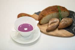 【公式】ヴォヤージュ ドゥ ルミエール 北谷リゾート｜沖縄 北谷 結婚式場 スープ 読谷村産紅芋のポタージュスープ 沖縄らしさを感じる人気の一品