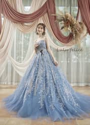 【公式】ヴォヤージュ ドゥ ルミエール 北谷リゾート｜沖縄 北谷 結婚式場 ≪24年9月入荷！≫【Lulu felice】360°散りばめられたグリッターが美しいデザイン。ウエストのリボンにもラメがほどこされたこだわりの輝き。